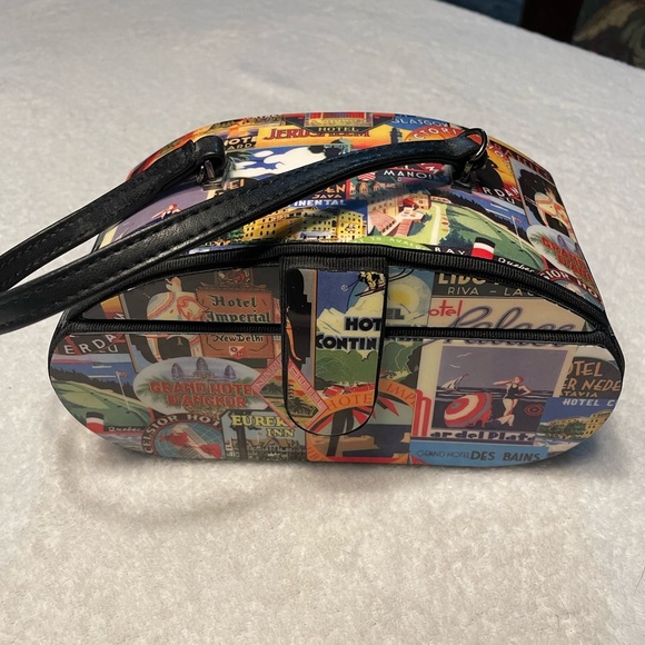 World Traveler Jewelry Case - Picture 1 of 12